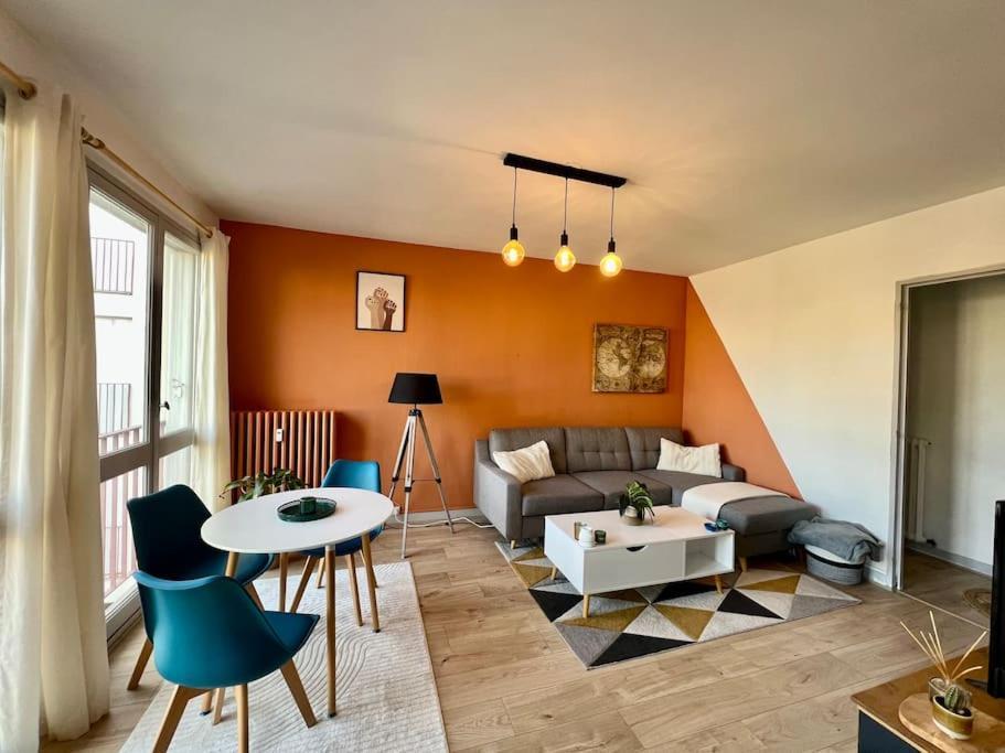 Appartamento Le P'Tit Anatole - Joli T2 Avec Parking Poitiers Esterno foto