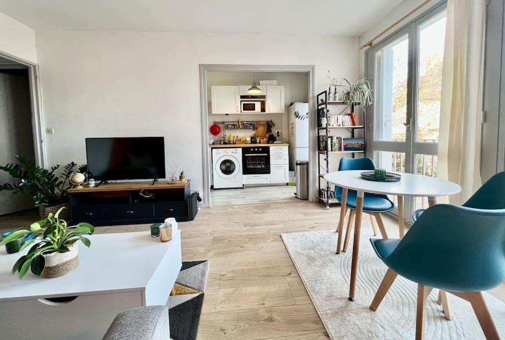 Appartamento Le P'Tit Anatole - Joli T2 Avec Parking Poitiers Esterno foto