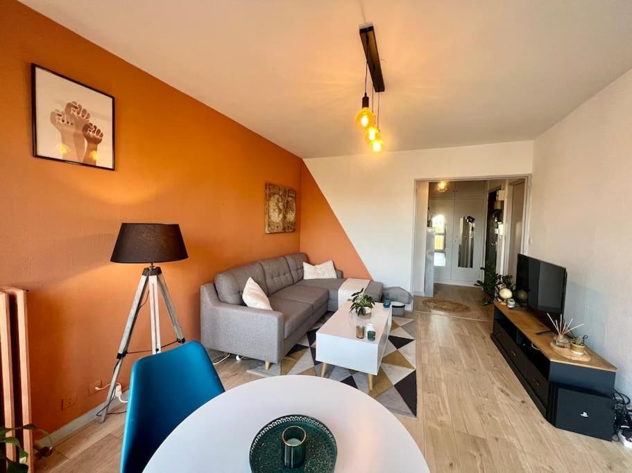 Appartamento Le P'Tit Anatole - Joli T2 Avec Parking Poitiers Esterno foto